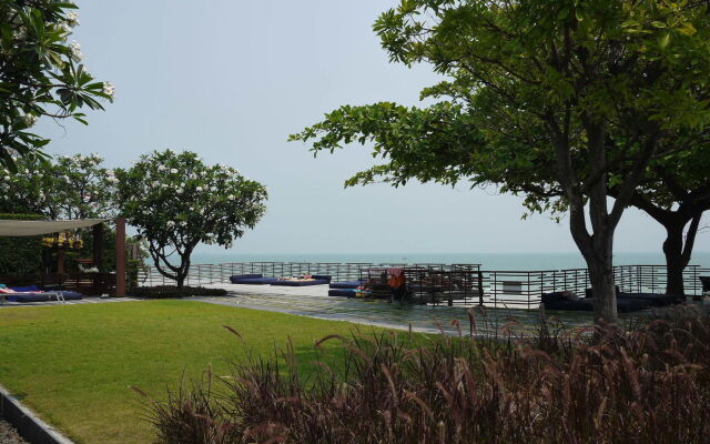 Baan Sanpleum Beachfront Condominium