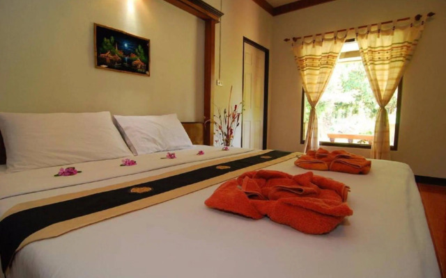 Lanta Nice Beach Resort