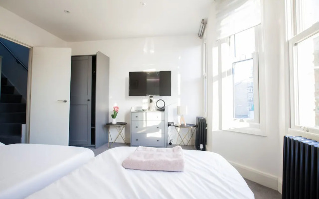 Surbiton Luxury Garden House 19A