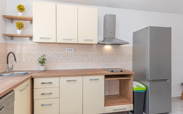 Beautiful Home in Grebastica With 4 Bedrooms and Wifi