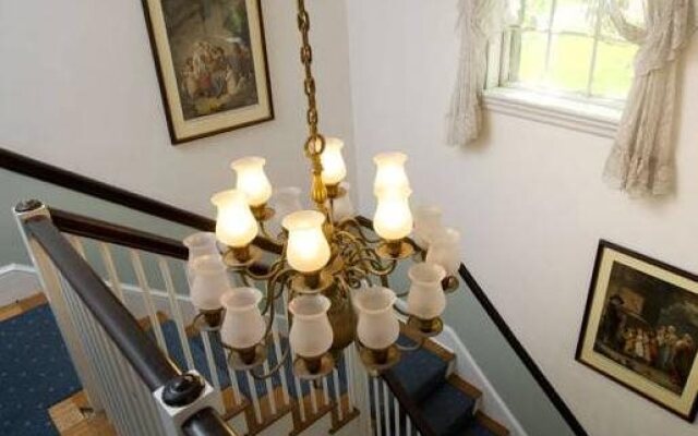 Anne's White Columns Inn