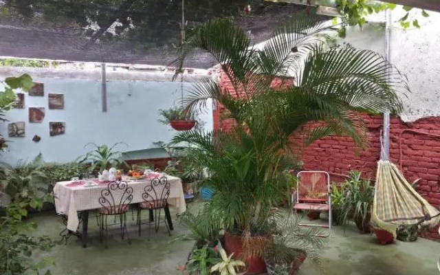 Fernandez and Friends Rooms