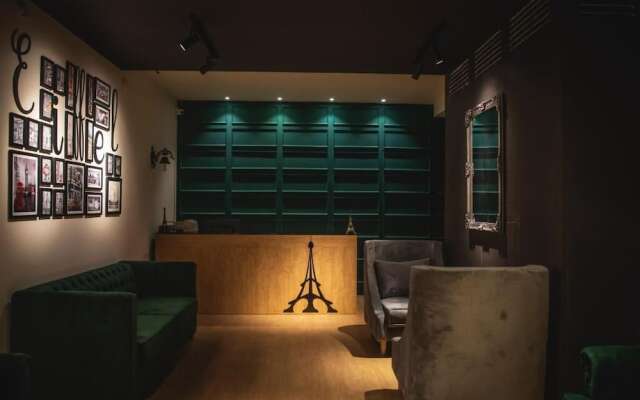 Eiffel Suites