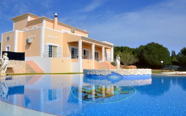 Villa Carvoeiro by GalanteVasques