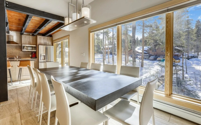 Red Feather 5 Bedroom Home by Redawning