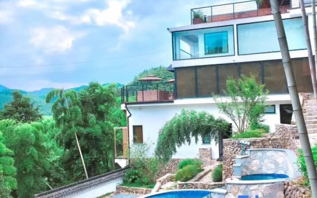 Xizhu Yunjian Hot Spring Villa