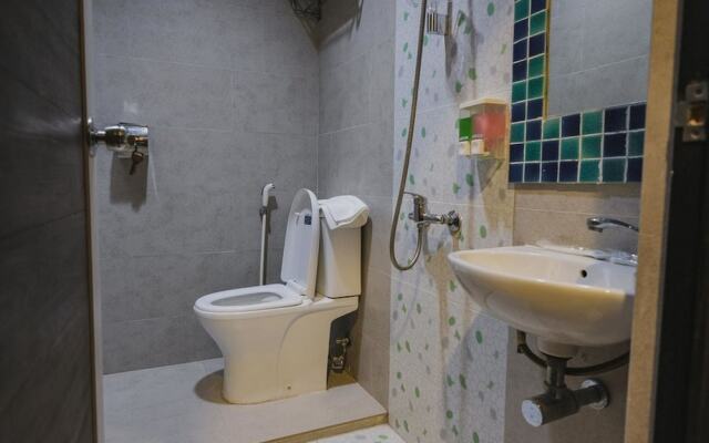 RedDoorz Plus near Pantai Coastarina 2