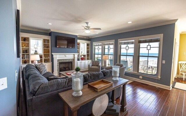 R & R By The Sea 4 Bedroom Home by RedAwning