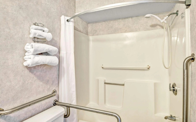 Spark by Hilton Portland Airport Maine Mall