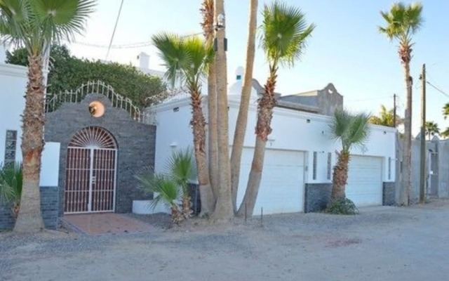 Villa Relax 2 by Kivoya