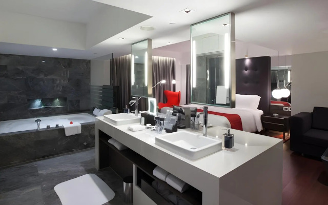 The Mira Hong Kong Hotel