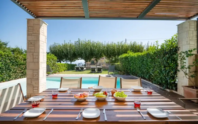 Sunny Exclusive Ena in Chaniotis