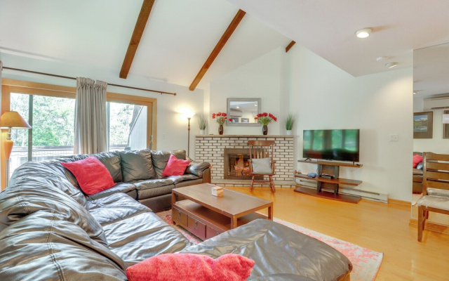 Community Indoor Pool: Tannersville Townhome