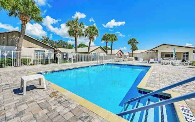 Sunny Canal-view Villa w/ Lanai in Sebring!