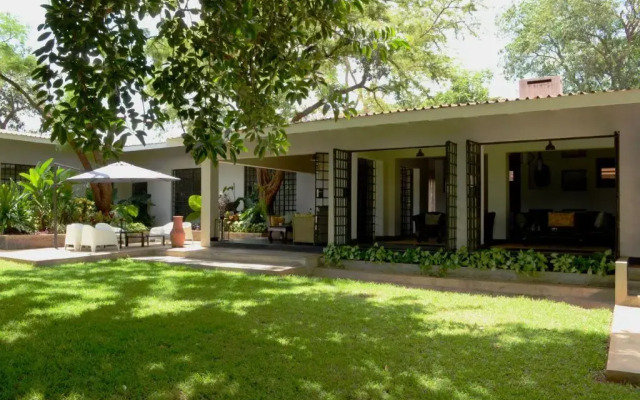 Mitengo House