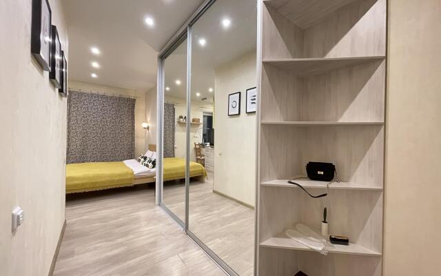 Сутки как дома на улице Сакко и Ванцетти 77