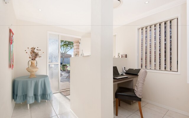 Central Redcliffe Holiday House