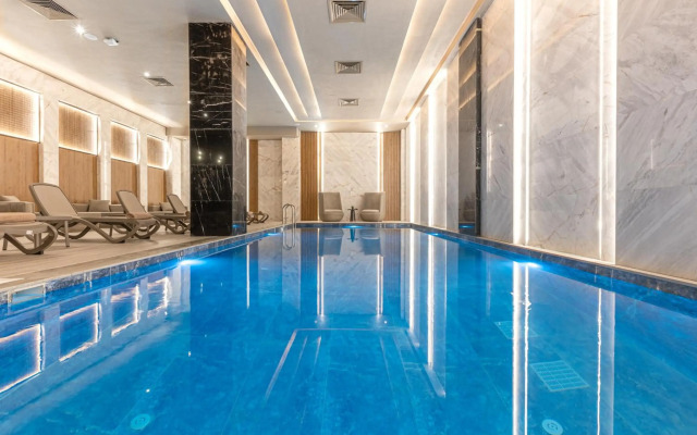 Serenity Queen Hotel