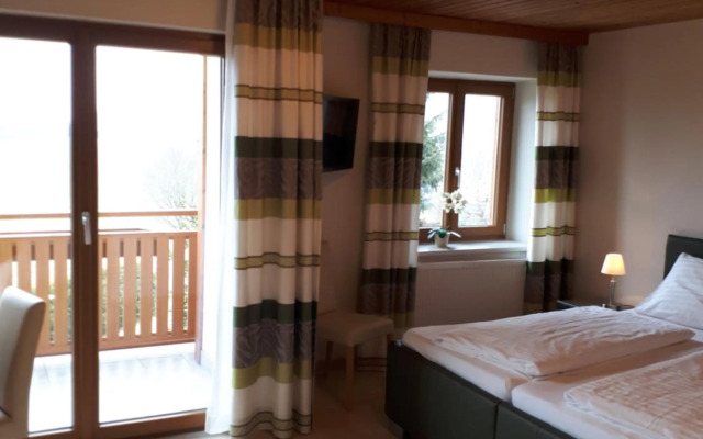 Pension Kreuzinger, 5310 Tiefgraben