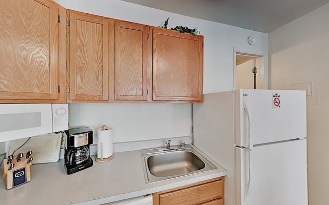 13tr53fj Studio Bedroom Condo