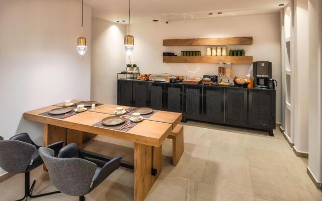 Uma Ray Suites