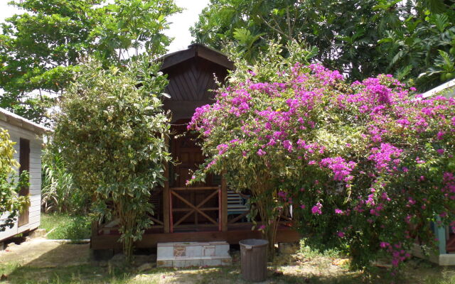 Beach Road Cottages at Jah Bs