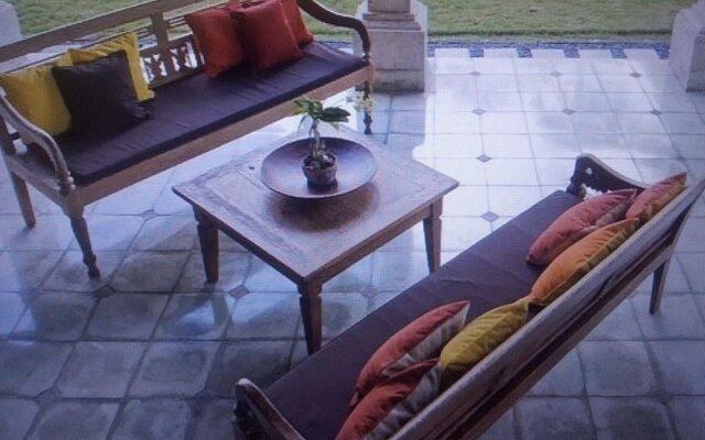 Villa Anyar