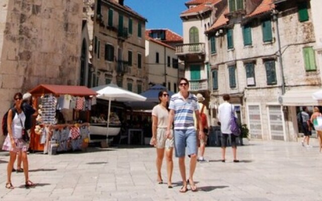Apt. With Patio in the Very Center of Split