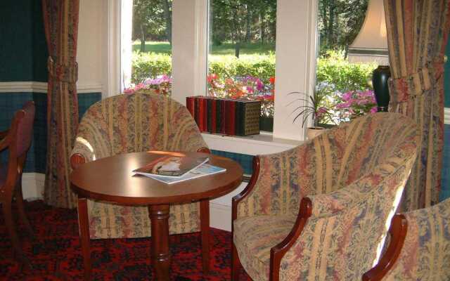 Loch Kinord Hotel
