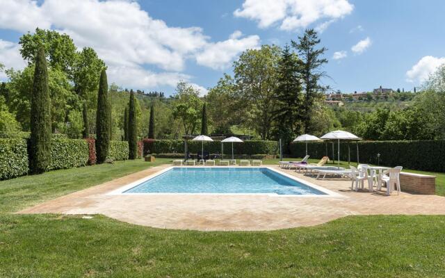 Spacious Cottage in Lucignano with Garden