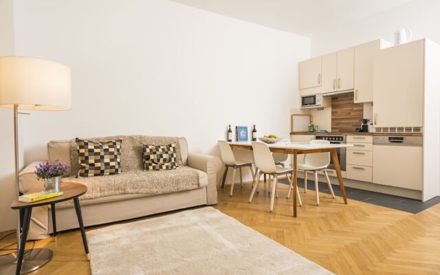 Garden Lounge Satzberg by Welcome2Vienna