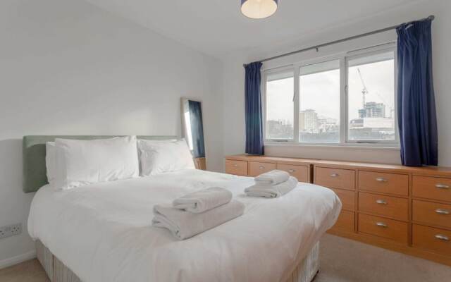 A Spacious 2 Bedroom Apartment In Aldgate East