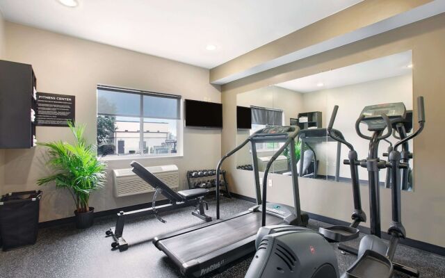 Super 8 Akron S/Green/Uniontown OH