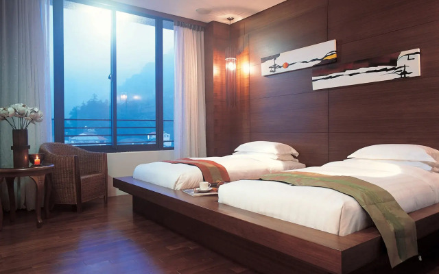 Einhan Resort