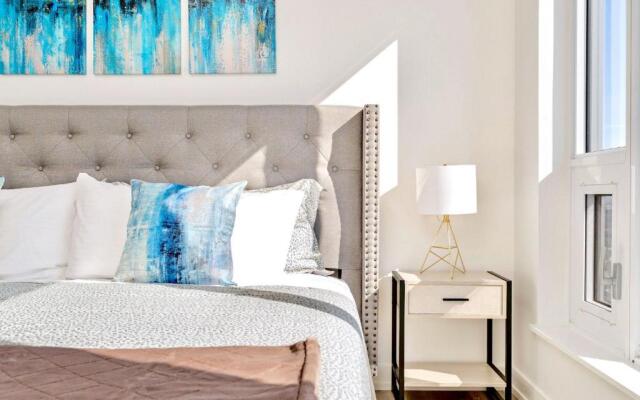 Luxury 1BR Condo - Private Balcony City Views