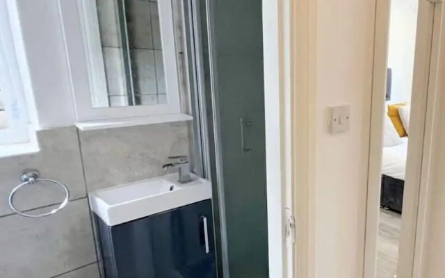 Minet Gardens Central-Suite 3
