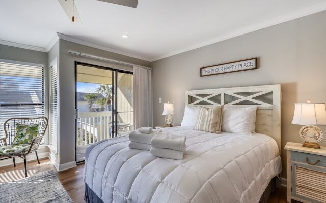 Sandpiper Cove 8208 Studio Bedroom Condo by RedAwning