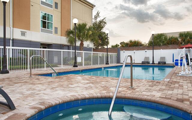 Best Western Plus Chain of Lakes Inn & Suites