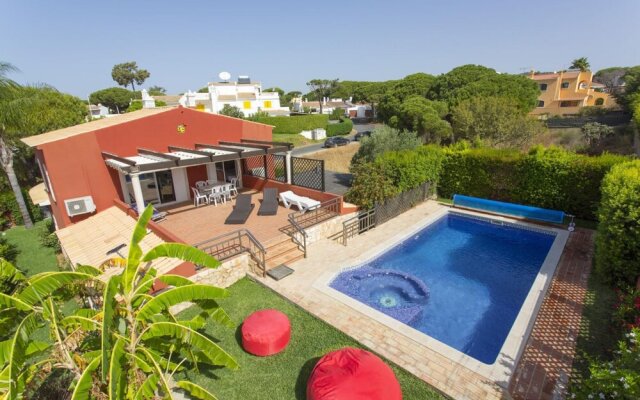 Quarteira Villa With Private Heated Pool and Pool Table