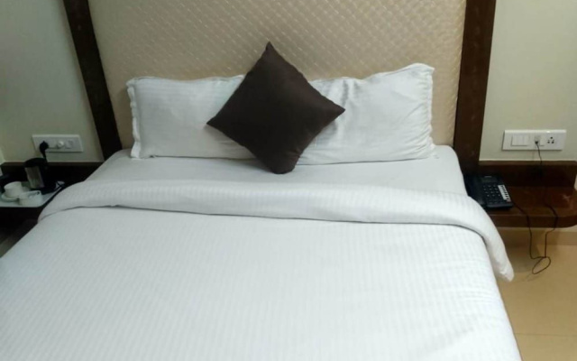 Hotel Maval Grand