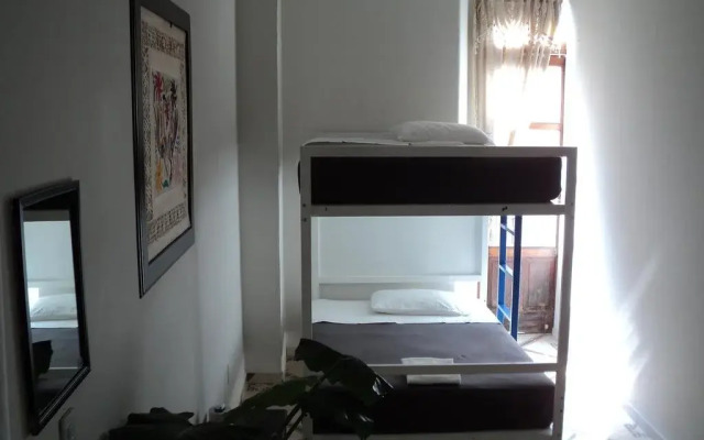 Hostel Oasis Centro by oyo rooms