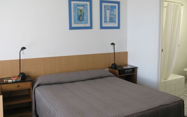 Barclay Motor Inn