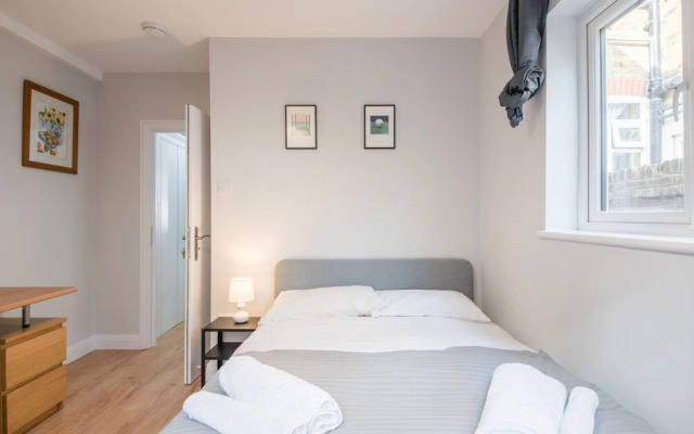 Luxury new 2 Bedroom Flat West London Zone 2