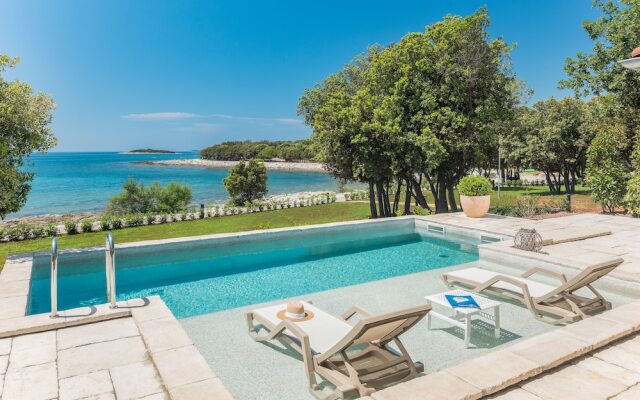 Luxury Beach Villas Porto Bus