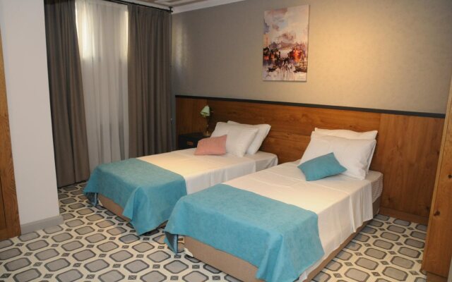 El Gusto Hotel