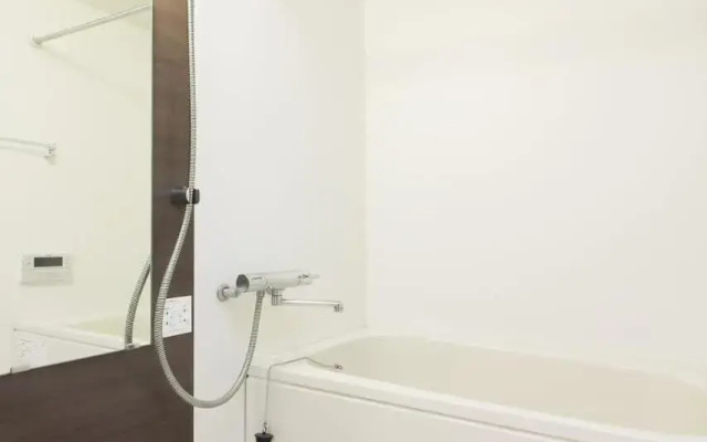 bHOTEL246 Large 2BR Apt 10PPL near Peace Park 301