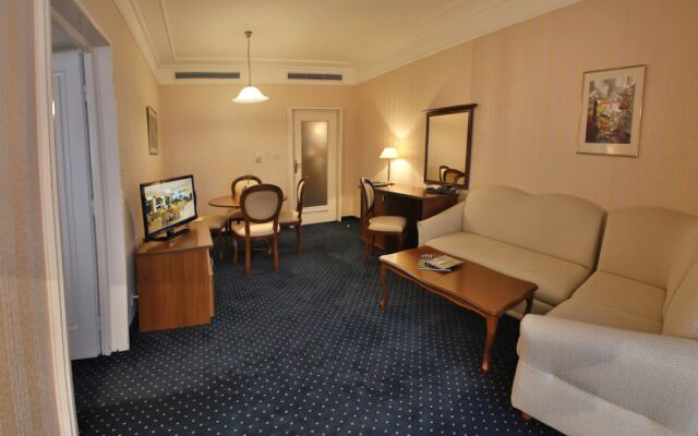 Imperial Hotel, Riviera Holiday Club