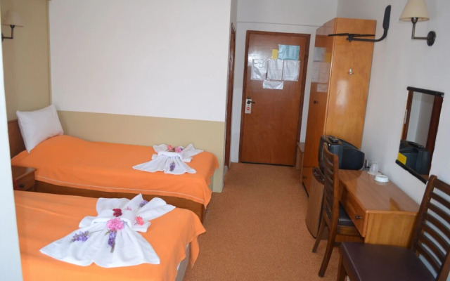 Megas Hotel