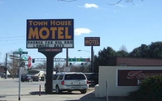 Town House Motor Inn