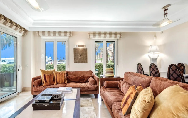 YOLO Spaces – Sotogrande  Puerto Boutique Apartment